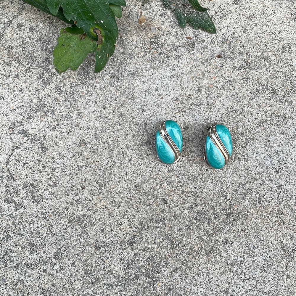 Vintage. Tiffany Blue Oval Clip On, Silver Diagonal Detail
